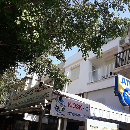 Poseidono'S Apartment Paphos Bagian luar foto