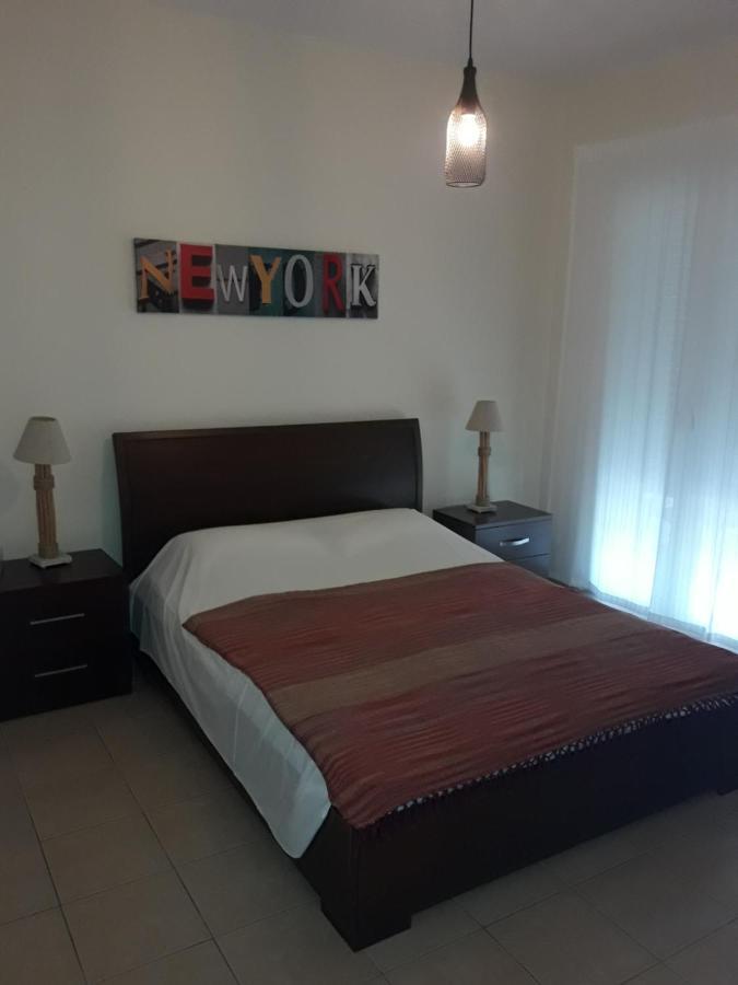 Poseidono'S Apartment Paphos Bagian luar foto