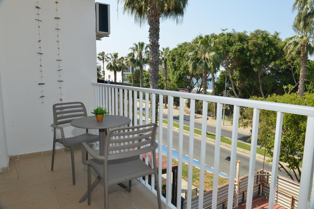 Poseidono'S Apartment Paphos Bagian luar foto
